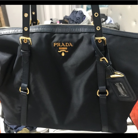 PRADA - Picture 3 of 8